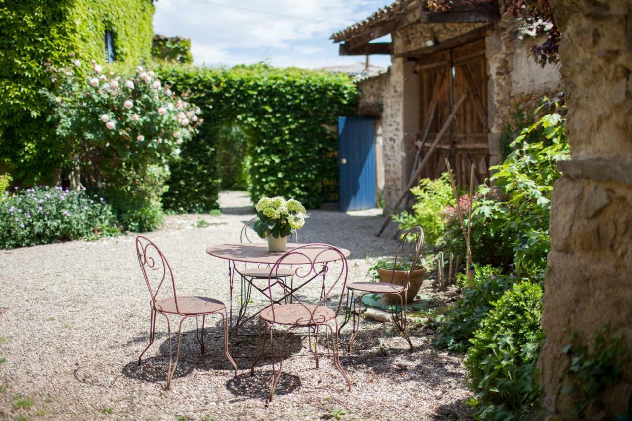 Le Clos Du Perret Chaussan Exterior photo
