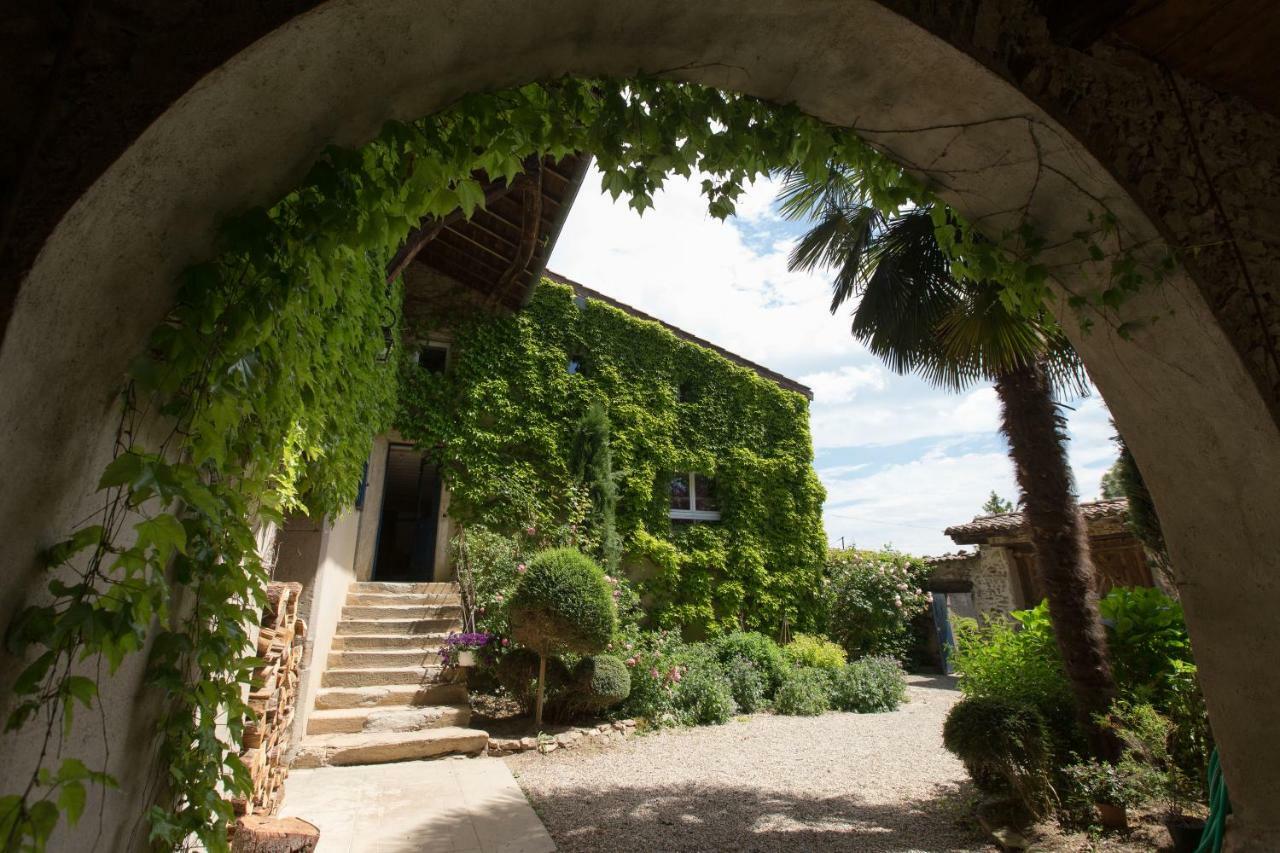 Le Clos Du Perret Chaussan Exterior photo